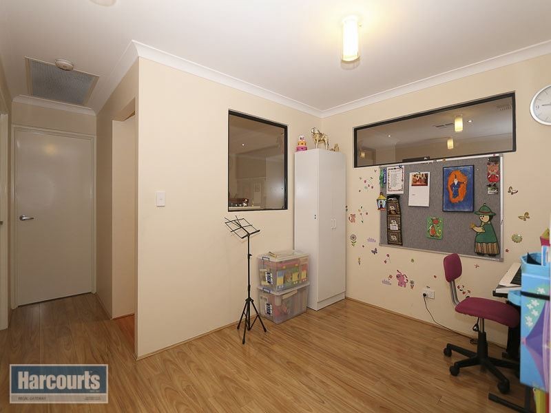 73 Johnsonia Bend, Hammond Park WA 6164