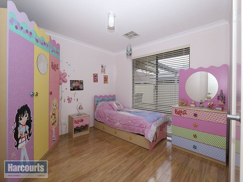 73 Johnsonia Bend, Hammond Park WA 6164