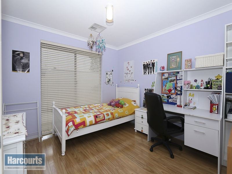 73 Johnsonia Bend, Hammond Park WA 6164