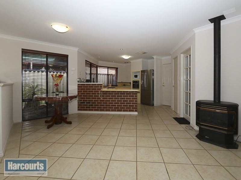 95 East Chuchill Avenue, Beeliar WA 6164