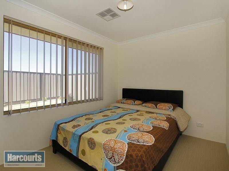 13 Monticello Parkway, Piara Waters WA 6112