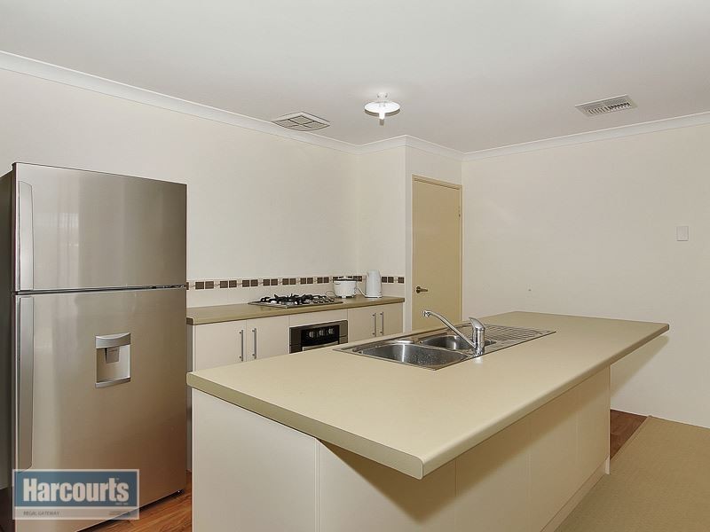 13 Monticello Parkway, Piara Waters WA 6112