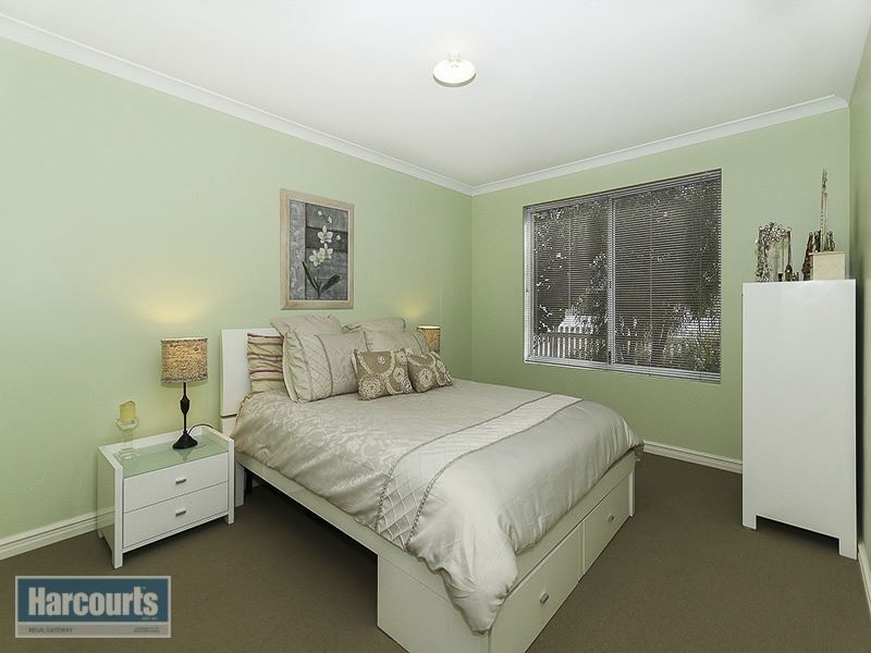 15 Essence Bend, Atwell WA 6164