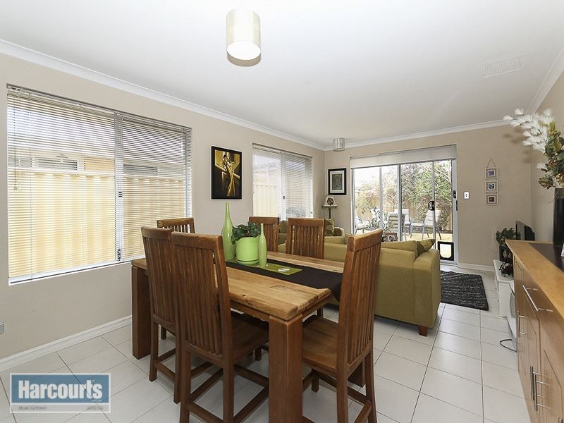 15 Essence Bend, Atwell WA 6164