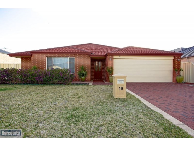 19 Willerin Loop, Success WA 6164