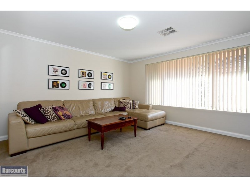 19 Willerin Loop, Success WA 6164