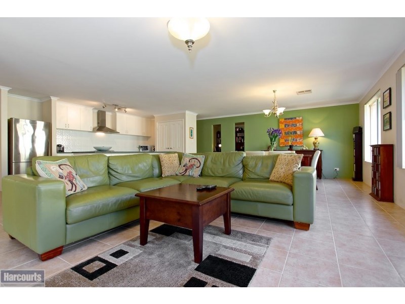 19 Willerin Loop, Success WA 6164