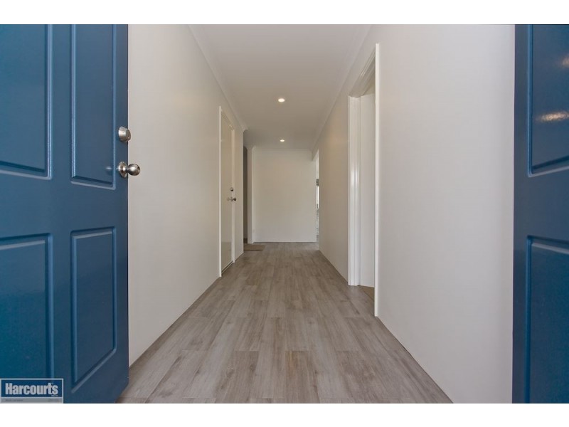 16 Yewers Drive, Champion Lakes WA 6111