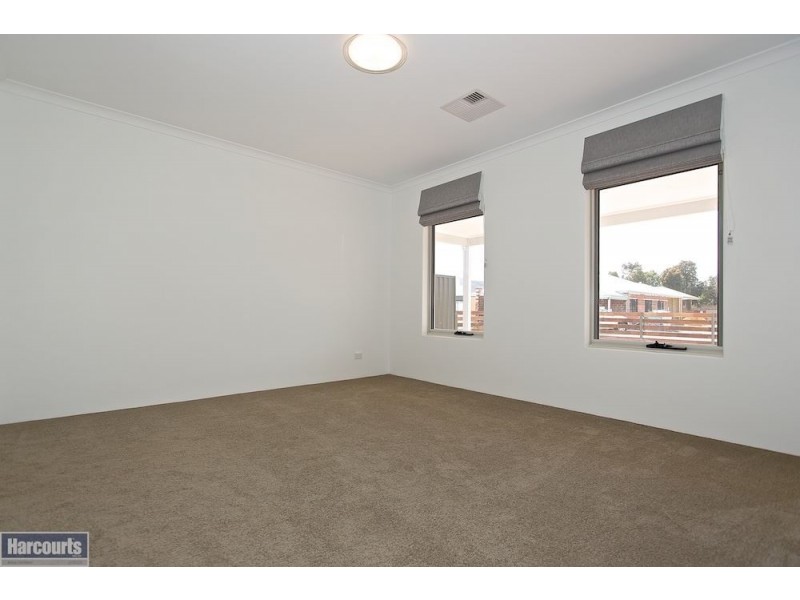 16 Yewers Drive, Champion Lakes WA 6111