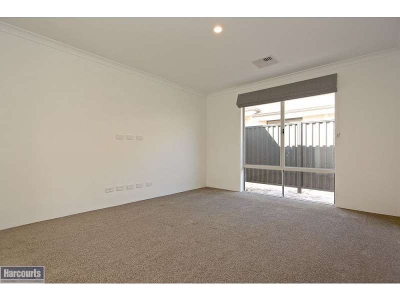 16 Yewers Drive, Champion Lakes WA 6111