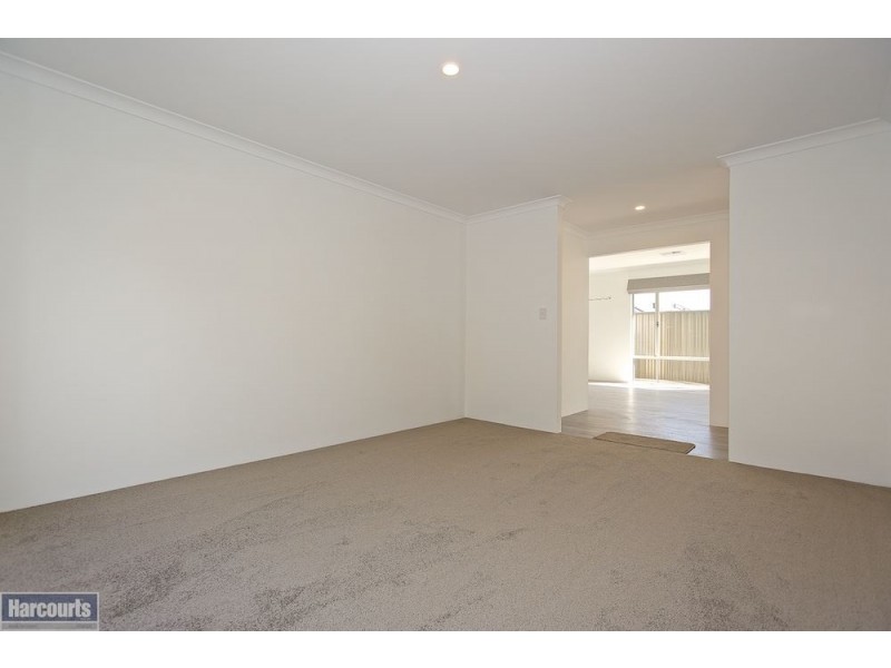 16 Yewers Drive, Champion Lakes WA 6111