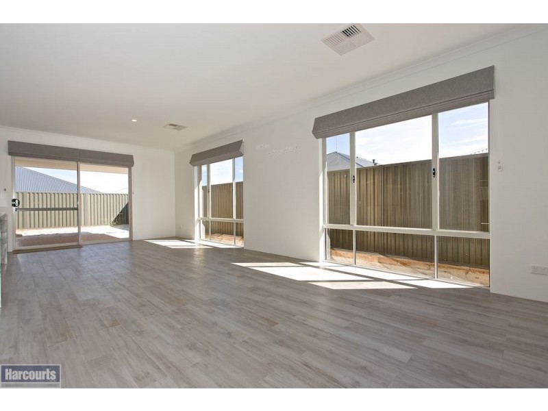 16 Yewers Drive, Champion Lakes WA 6111