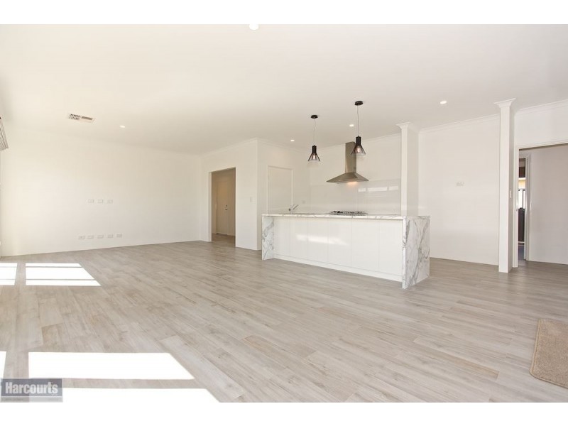 16 Yewers Drive, Champion Lakes WA 6111