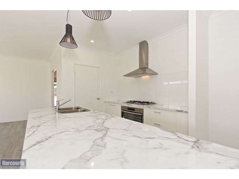 16 Yewers Drive, Champion Lakes WA 6111