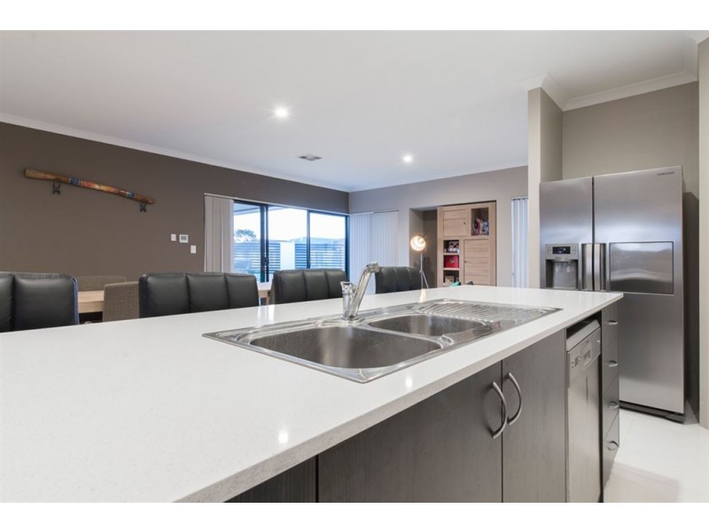 35 Litchfield Circle, Wandi WA 6167