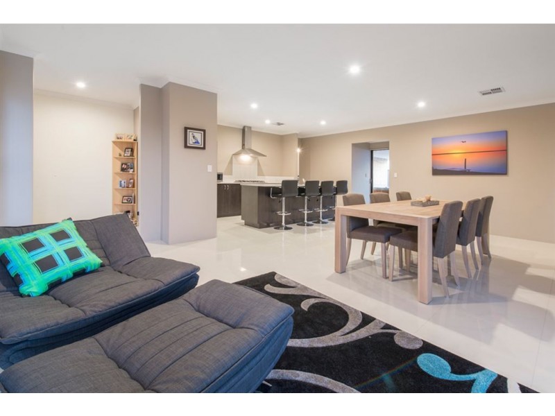 35 Litchfield Circle, Wandi WA 6167