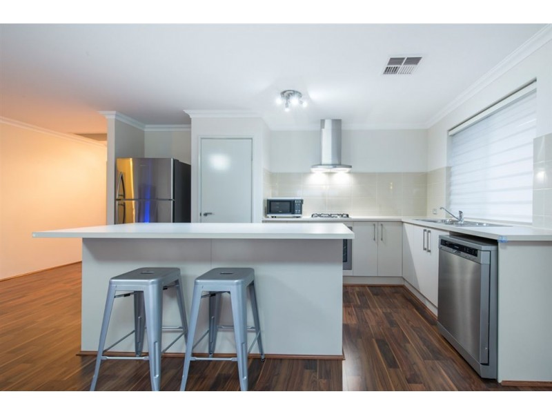 33 Litchfield Circle, Wandi WA 6167