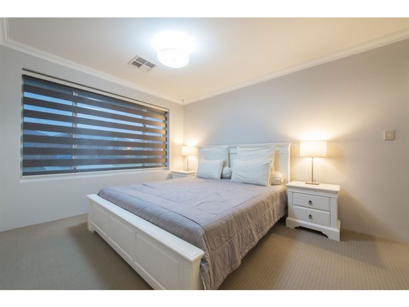 33 Litchfield Circle, Wandi WA 6167