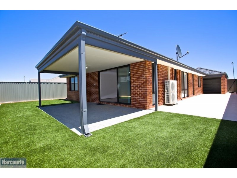 4 Luna Link, Wandi WA 6167