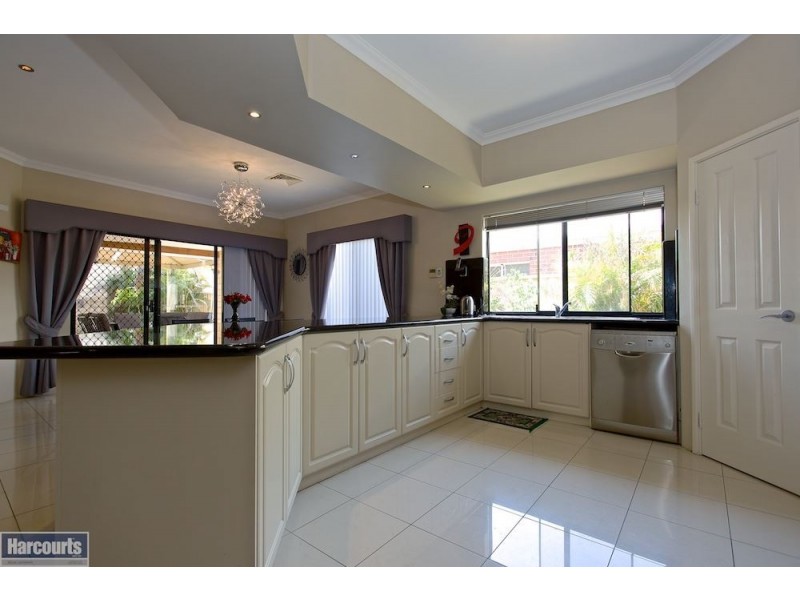 19 Chivalry Way, Atwell WA 6164