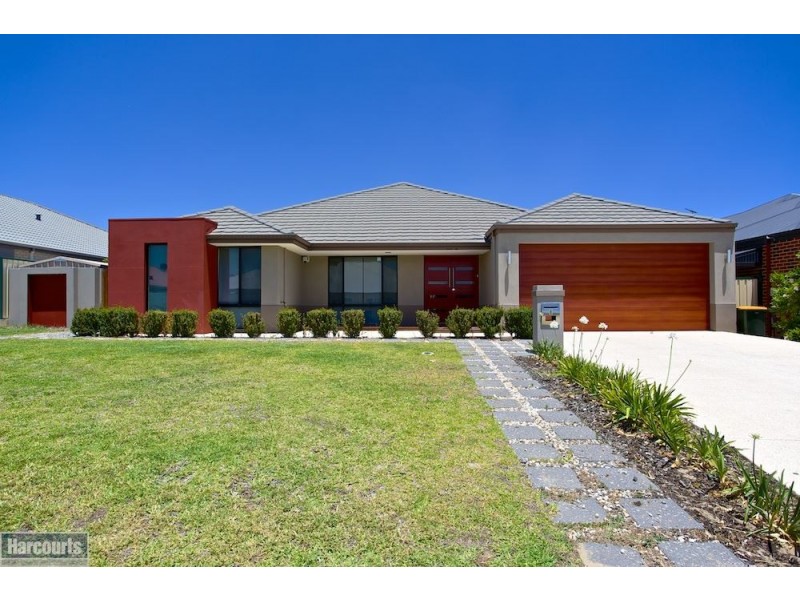 8 Ironbark Terrace, Hammond Park WA 6164