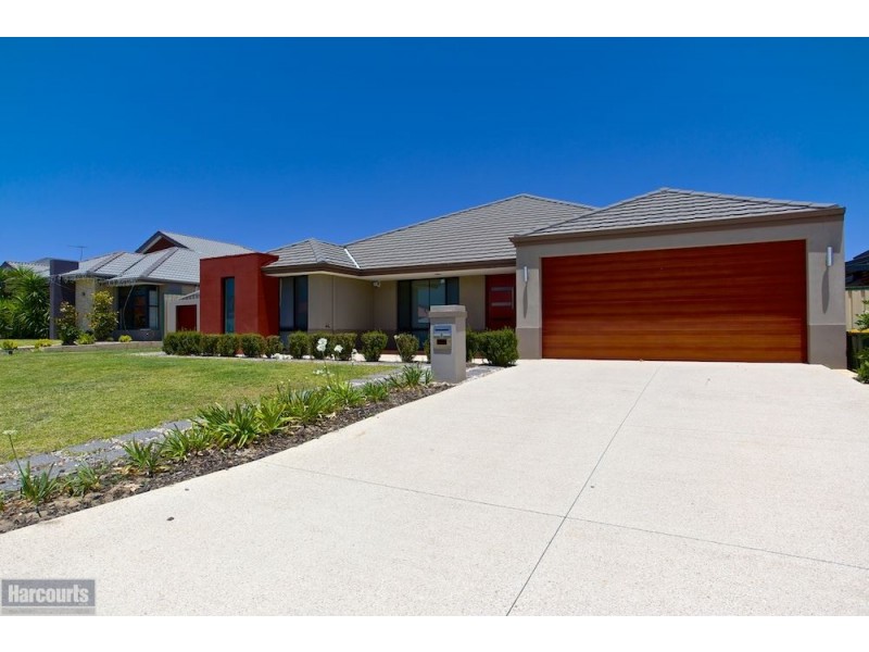 8 Ironbark Terrace, Hammond Park WA 6164