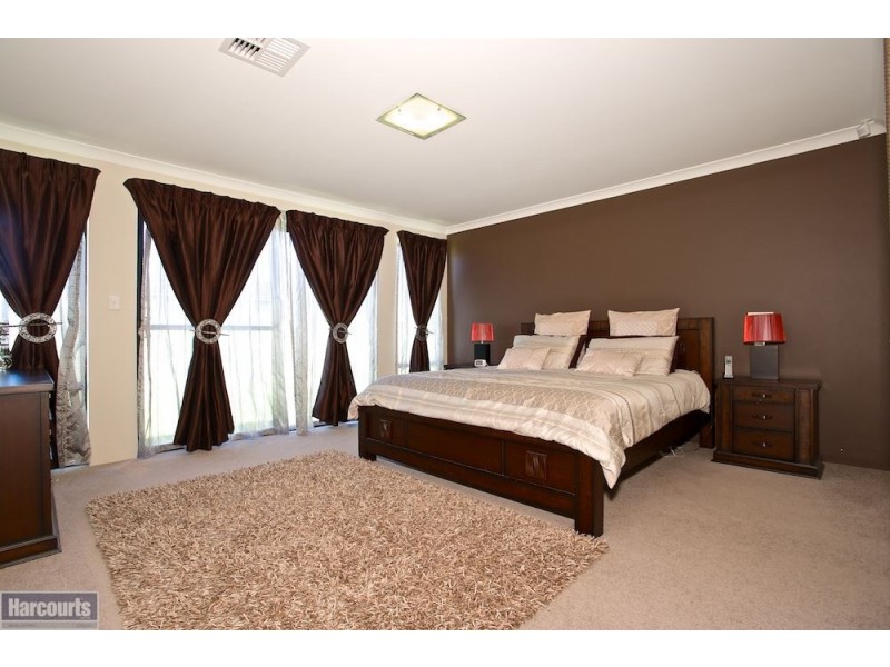 8 Ironbark Terrace, Hammond Park WA 6164