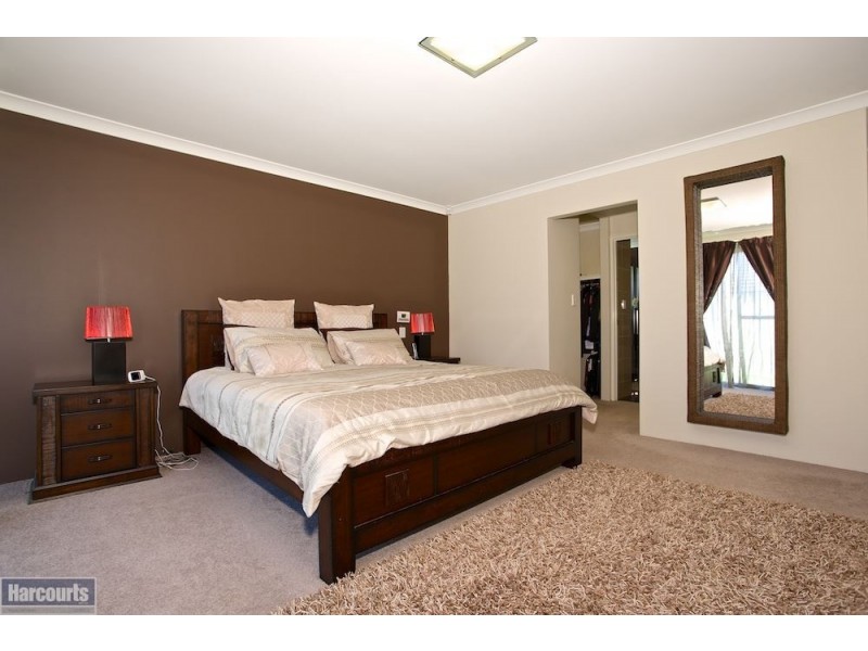 8 Ironbark Terrace, Hammond Park WA 6164