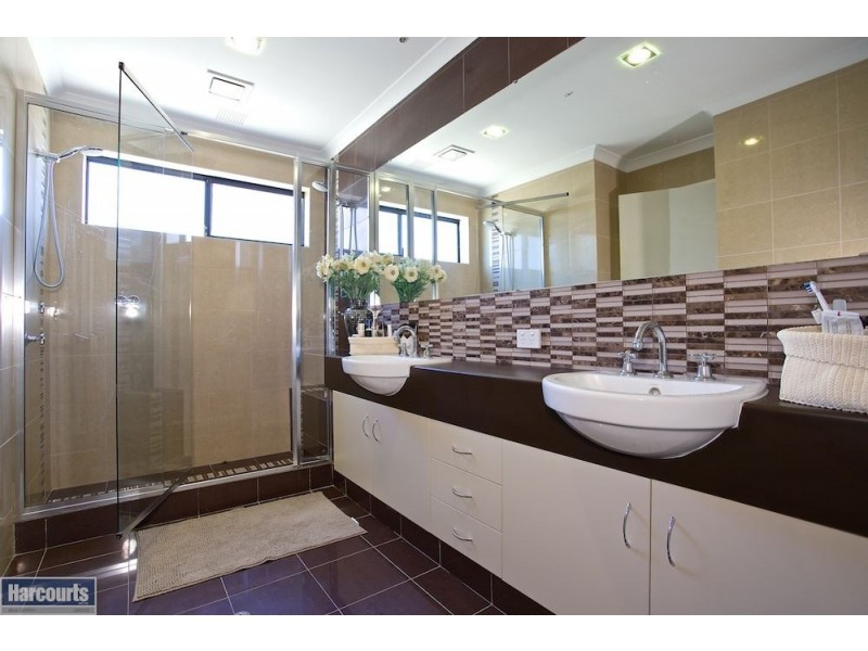 8 Ironbark Terrace, Hammond Park WA 6164