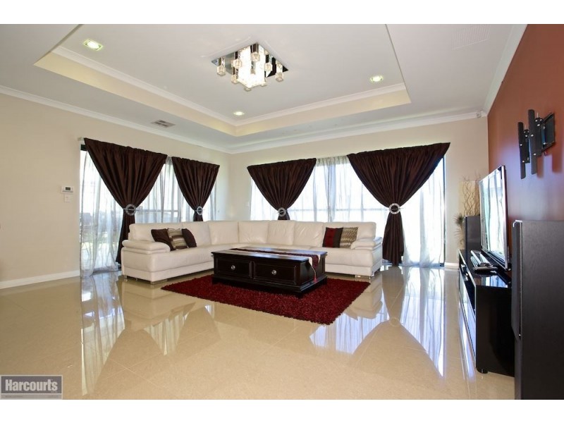 8 Ironbark Terrace, Hammond Park WA 6164