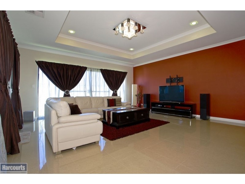 8 Ironbark Terrace, Hammond Park WA 6164