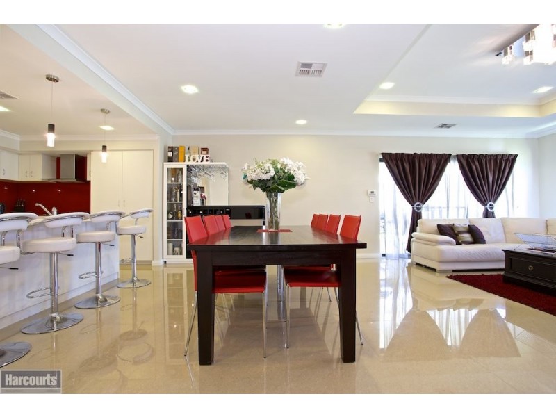 8 Ironbark Terrace, Hammond Park WA 6164