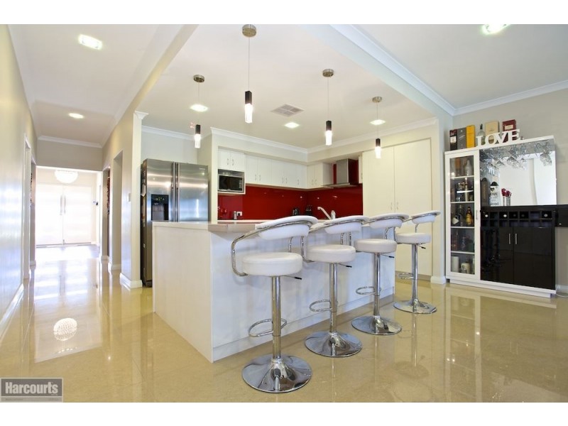 8 Ironbark Terrace, Hammond Park WA 6164