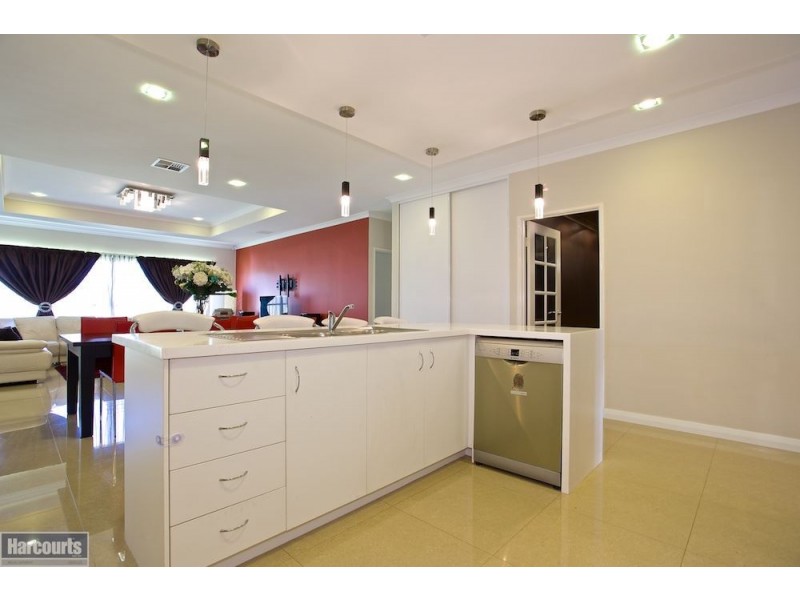 8 Ironbark Terrace, Hammond Park WA 6164