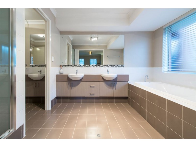 10 Mingara Avenue, Harrisdale WA 6112