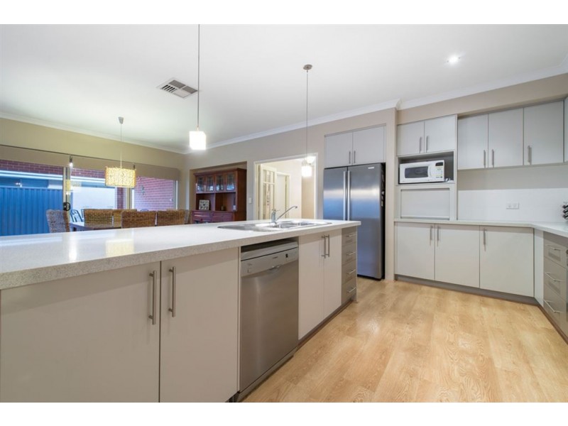 10 Mingara Avenue, Harrisdale WA 6112