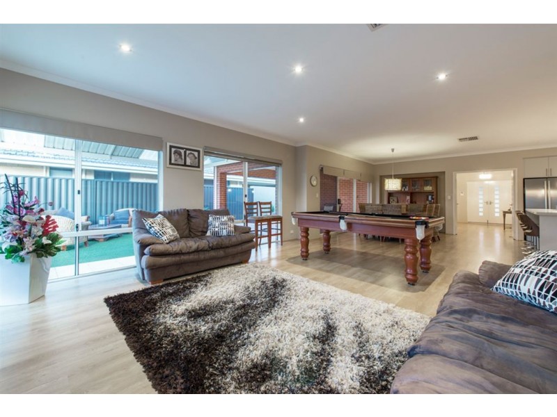 10 Mingara Avenue, Harrisdale WA 6112