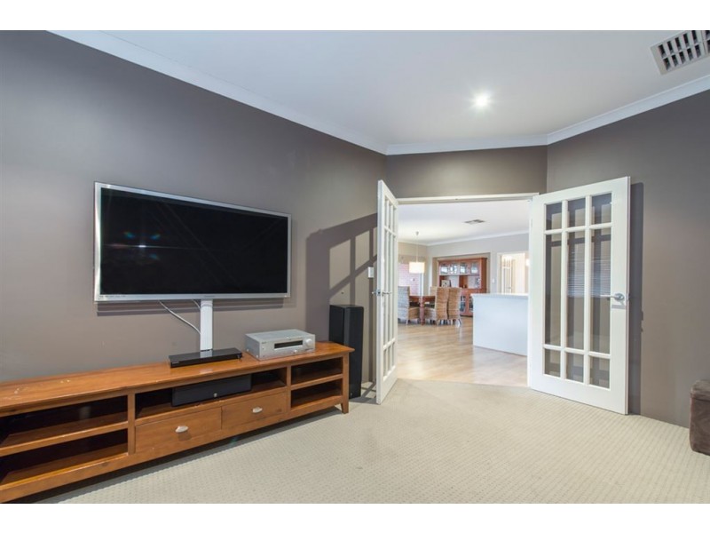 10 Mingara Avenue, Harrisdale WA 6112