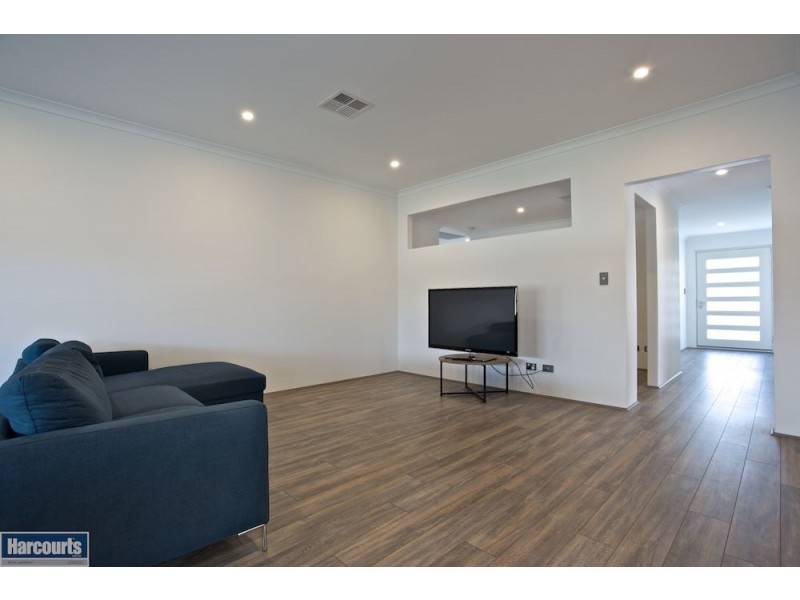 4 McIntosh Street, Hammond Park WA 6164