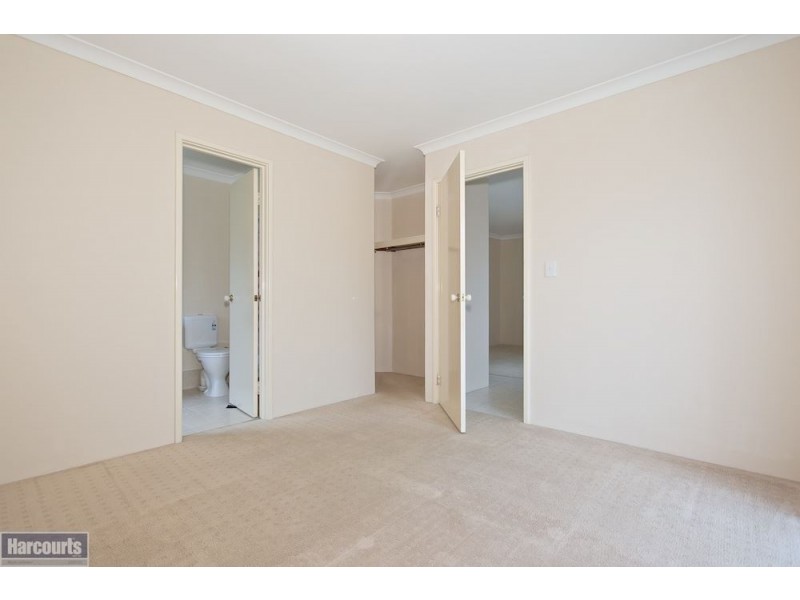 16 Wah Court, Atwell WA 6164