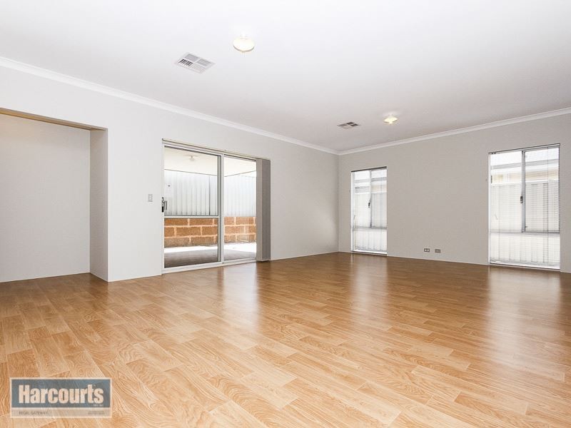 10 Canunda Approach, Wandi WA 6167