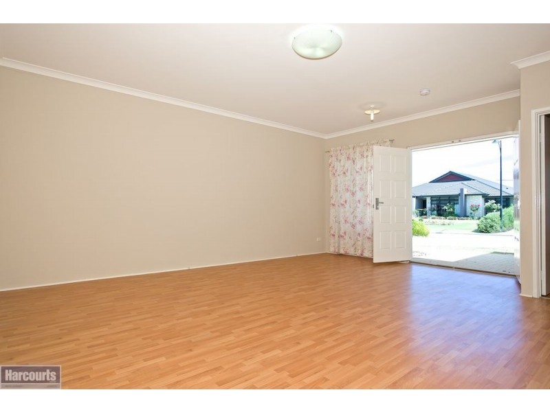 12 Flametree Bend, Hammond Park WA 6164