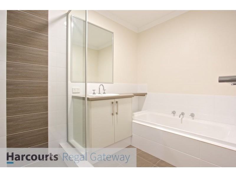 8 Towarri Way, Wandi WA 6167