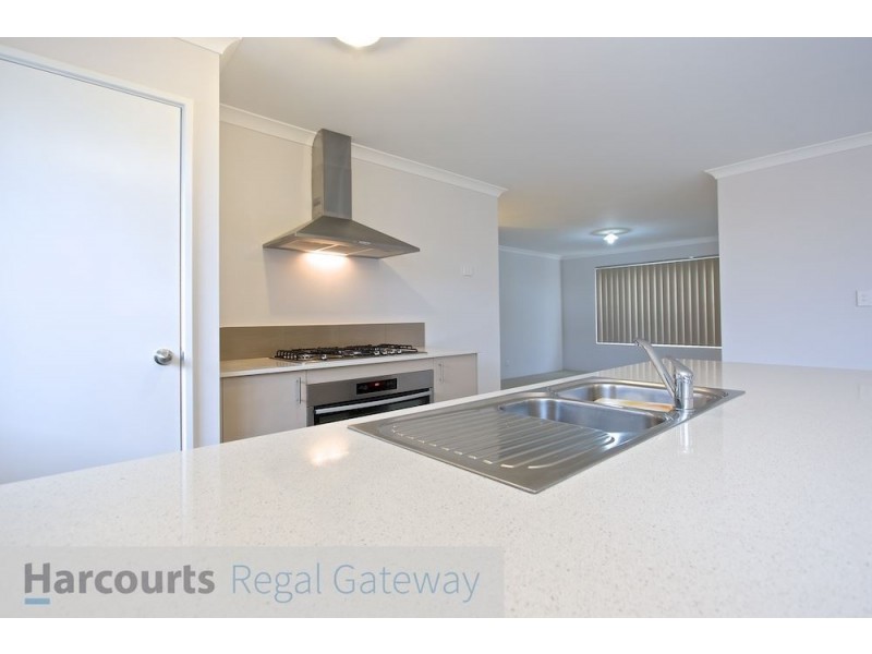 8 Brampton Road, Wandi WA 6167