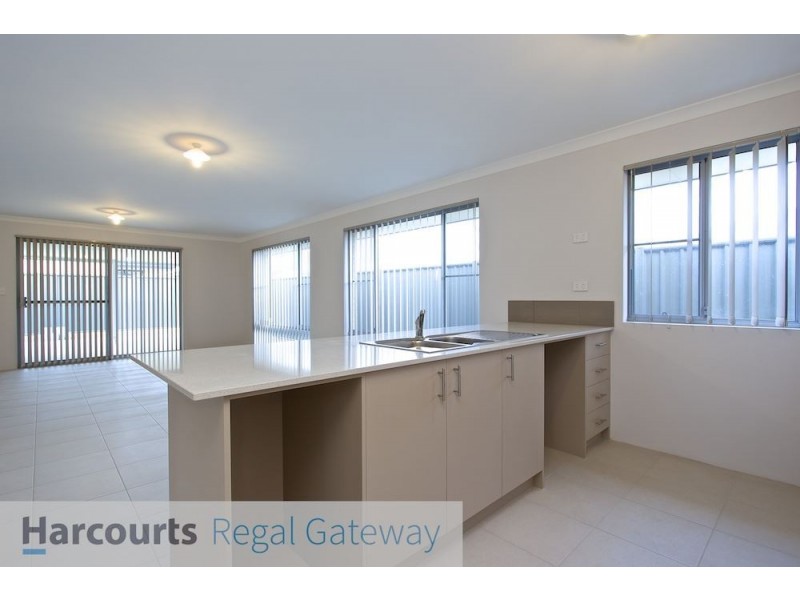 8 Brampton Road, Wandi WA 6167