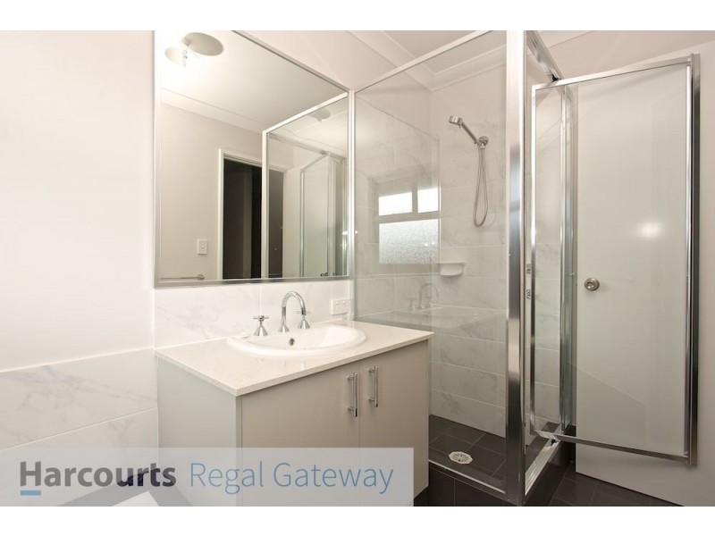 8 Brampton Road, Wandi WA 6167