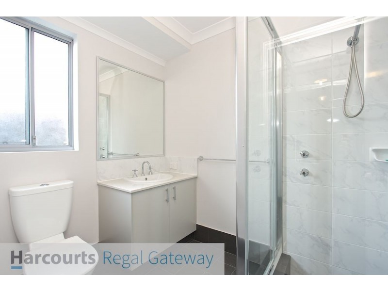8 Brampton Road, Wandi WA 6167