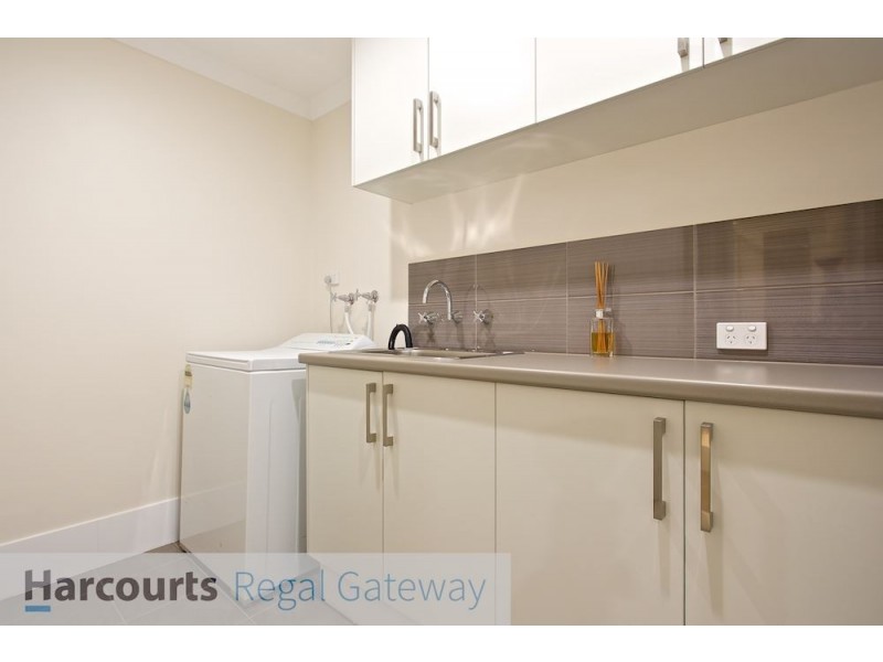 8 Towarri Way, Wandi WA 6167