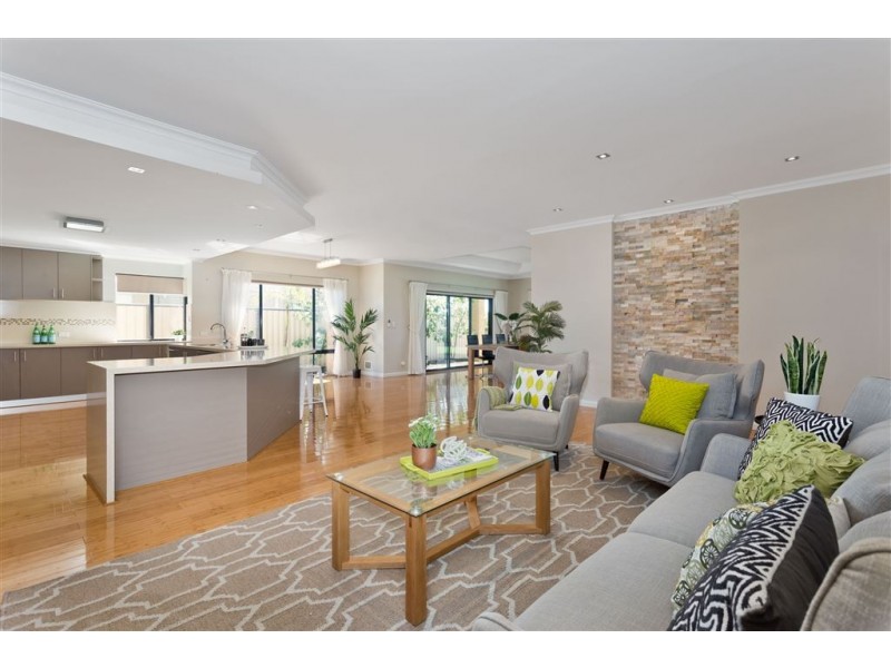 7 Cotswold Parade, Aubin Grove WA 6164