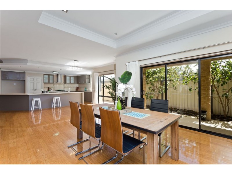7 Cotswold Parade, Aubin Grove WA 6164